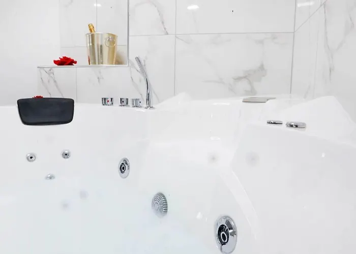 White Panoramic Jacuzzi Trastevere *